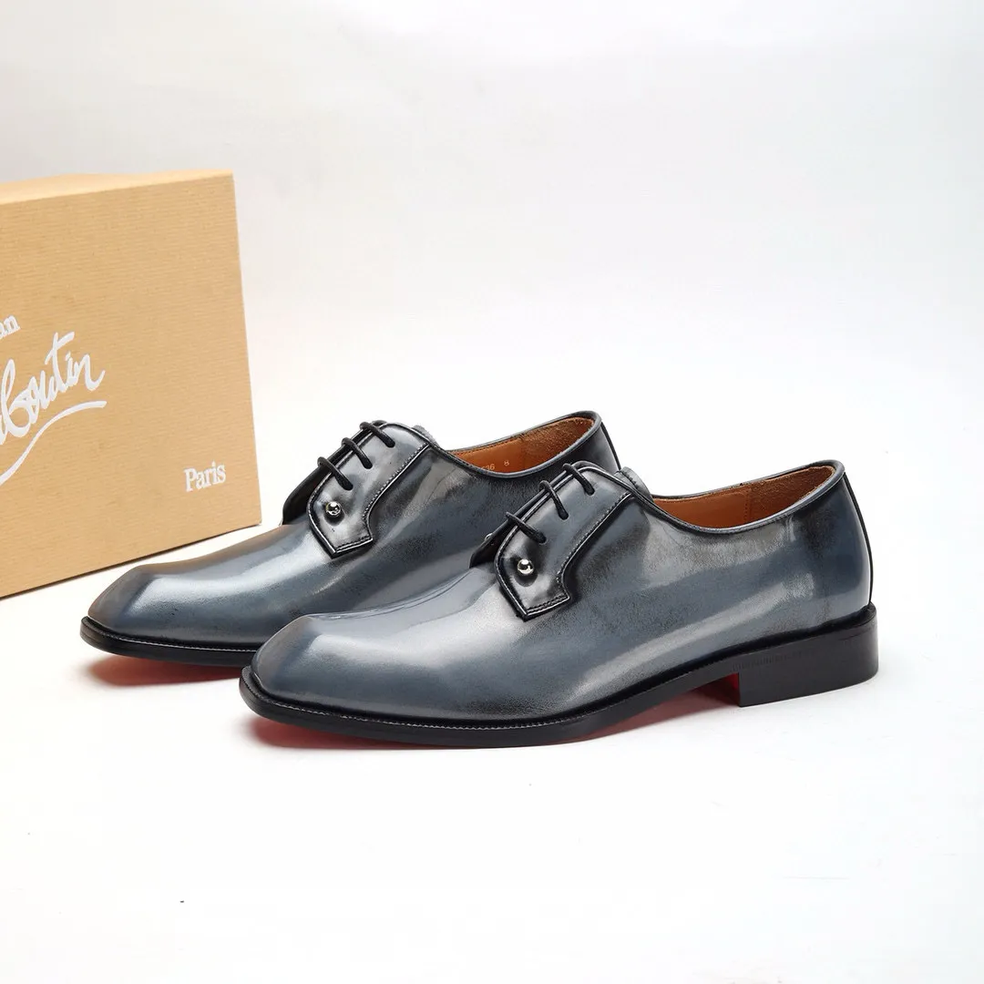 Batch 1,080 yuan 💰••New real shots••CL～High-end men’s 👔casual•loafers with red soles! ••🆑Genuine and top-quality goods from original orders ••✅💯 Purchase goods from top-quality original orders! Original imported patterned cowhide ➕Imported cowhide lining ➕Cowhide feet ➕Original leather outsole~🉑️Feel free to compare the authentic ones! Size: 38-44 (45.46.47 can be customized)
